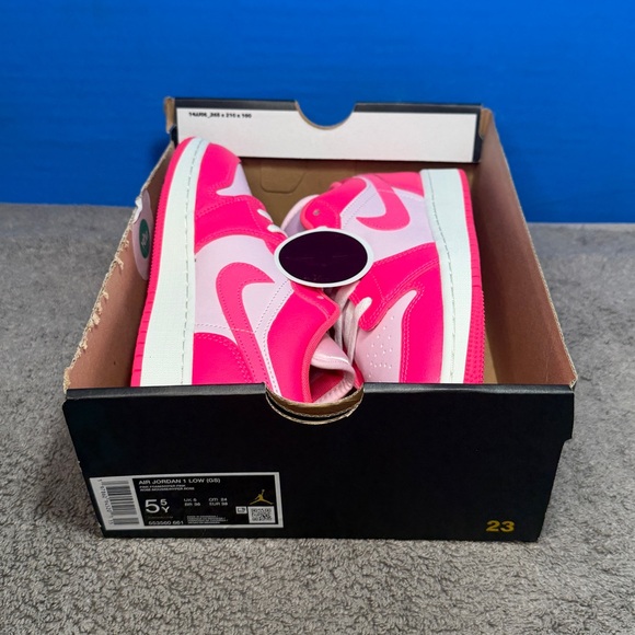 Jordan 1 low
'Valentine’s Day'
Brand new - Picture 6 of 11